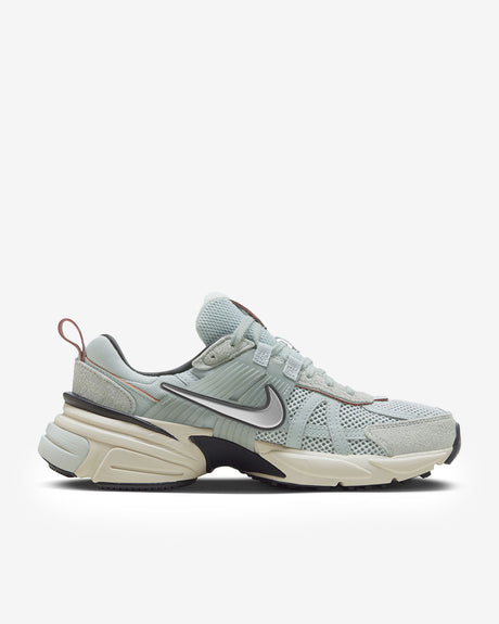 Discount on Nike  shoes - SKU: WMNS V2K Run 'Light Pumice/Chrome'