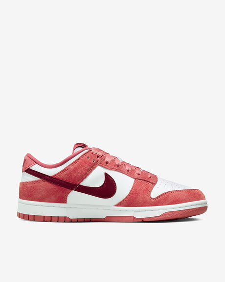 Discount on Nike  shoes - SKU: Wmns Dunk Low 'valentine's Day'